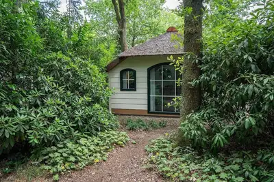 Image de A cozy farmhouse-style cottage in a wooded area with plenty of privacy. Want to get away from it all and enjoy nature? This is possible in this comfortable 4-person accommodation at the Heivlinder near the Speulder Forest and the moors of Ermelo!