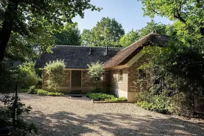 Image de A luxury group accommodation in which you can spend a nice time with your family or group of friends. This large robust house accommodates everyone, has a spacious living room, and has 8 bedrooms and 4 bathrooms.