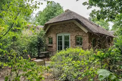 Image de A luxury studio for 2 people which feels like a loft \/ hotel suite. With a private kitchen, an infrared sauna, and a lovely terrace. Directly located by the moors of Ermelo, and you can easily walk into the Speulder Forest through the gate.