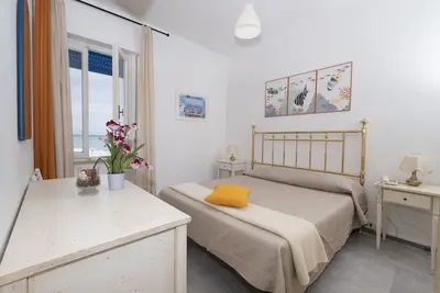 Image de Historic Seafront Villa, 10 meters from the sea on the Tyrrhenian coast