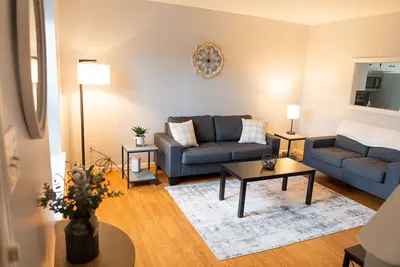 Image de Convenient Home Only 4 Minutes From Lu