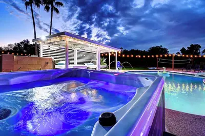 Image de 8br Scottsdale Estate on Acre-Pool w/Slide, Spa, Sports Courts in Prime Location