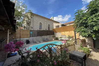 Image de Magnanerie avec piscine rénovée dans un village au pied des Cévennes