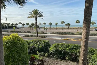 Image de Renovated Peaceful\/Quiet Beach condo Pool, parking