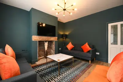 Image de Cottage Style 3 bedroom House - Close to City centre & The Peaks