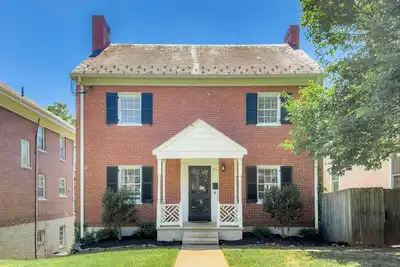 Image de Colonial Gem: Walk to Dining & Park, Near Downtown!