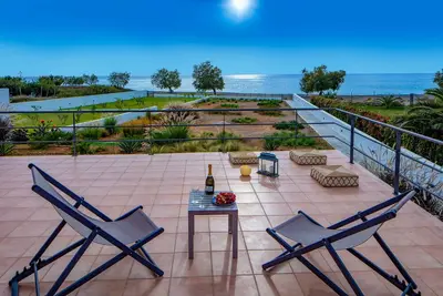 Image de Villa Sea Sand - Sunset View Beachfront Villa Near Tavernas & Shops