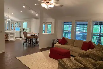 Image de Lake Ouachita private 6 bed home located in Mountain Harbor!