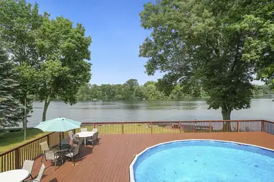 Image de Spacious Lake Allegan Home - Lakefront, Pool, and Views