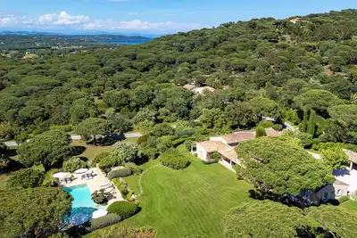 Image de Propriété de charme au cœur d’un somptueux jardin à 5 min de la plage Pampelonne