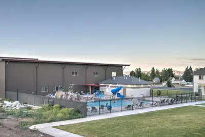 Image de Stunning Townhome 23 at Waterdance-Indoor/Outdoor Pool & Rec Center, Sleeps 16!