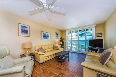 Image de Beautiful sunsets from the 3rd floor balcony directly on the beach!