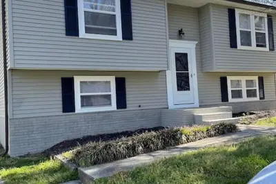 Image de 8107 Bald Ridge · 4 Bedroom Home, Mins from Uptown, Pet-friendly