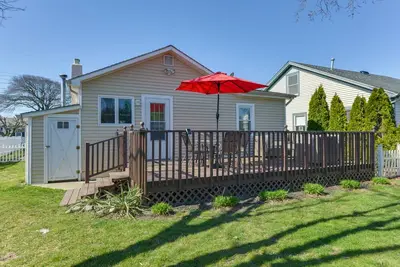 Image de Cozy Villas Cottage w/ Deck, 1/2 Block to Beach!