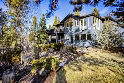 Image de Modern Sunriver Luxury Home with Fenced Turf Pet Yard, Large Kids Room, Sharc! !