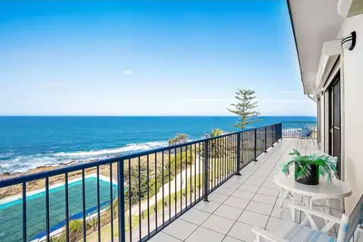 Image de Beachfront Penthouse at The Entrance - Beach Pool right infront