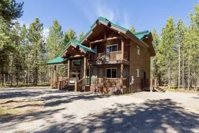 Image de Lazy Bear Lodge - perfect home base for your Yellowstone Park adventures!