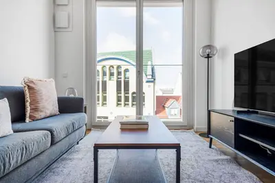 Image de Elegant Mitte 1br with Apple Store in building, by Blueground