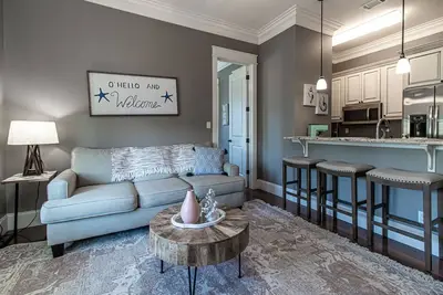 Image de Seagrass Luxury Loft - the perfect Gulfport location!