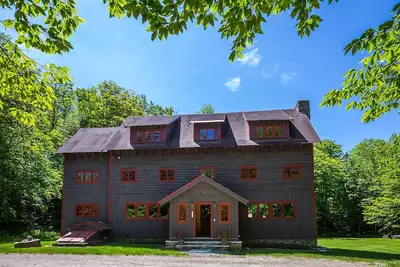 Image de Summer Adventures Await -- Book now for the Horse Show & Explore Manchester
