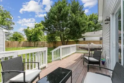 Image de >5 min to beach | Laundry, Wifi, Parking, 30+ Days