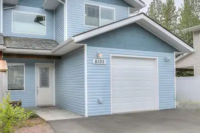 Image de Hot Tub, Game room, Fire Pit, Unlimited Hot Water, with stunning mountain view!