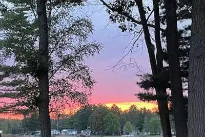Image de Cozy lake view cottage just steps from the water! No Cleaning Fee Fire pit kayak