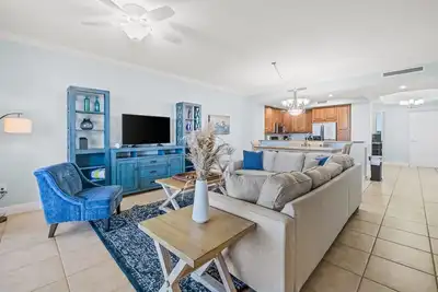 Image de Golf getaway near the beach with shared pool, balcony, & WiFi - gorgeous view