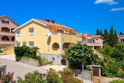 Image de Appartement de deux chambres avec la terrasse et la vue sur le mer Kornic, Krk (A-19478-a)