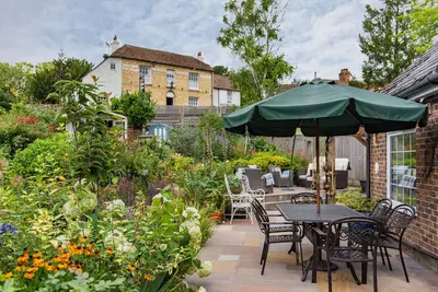 Image de Large family holiday home with beautiful garden, sleeping 8 guests in the beautiful  Kent countrysid