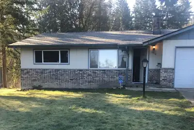 Image de Duplex in Quiet Neighborhood