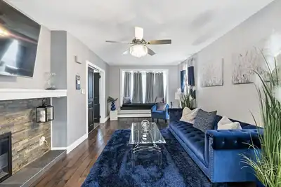 Image de Stylish, entire 3-bedroom, 1. 5 bath, single house.