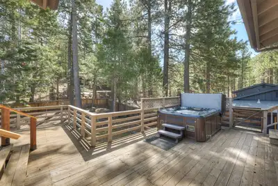Image de Lake-view home near casinos, golf, slopes w/ hot tub & 2-car garage, sleeps 8