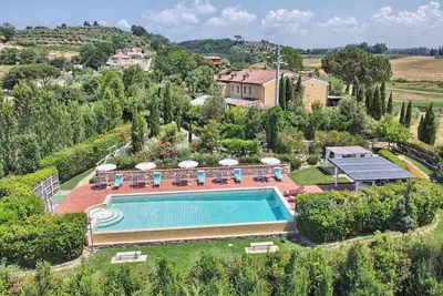 Image de Villa à Forcoli avec 10 chambres à coucher, 21 couchages