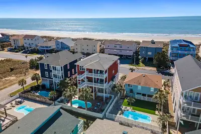Image de Cherry Bomb at Ocean Isle Beach, Private heated Pool, Elevator, second row home