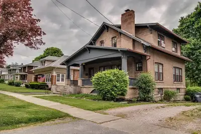 Image de Sampson House: historic town house on Main St, walking distance to shops