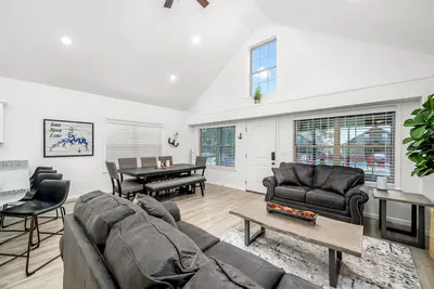 Image de 4bd Lodge at Table Rock Lake - Near Marina ~ Pool ~ Free Tickets Included! (The Bbh)