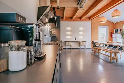 Image de Modern wooden house with large garden and terrace near the beach (child-friendly)