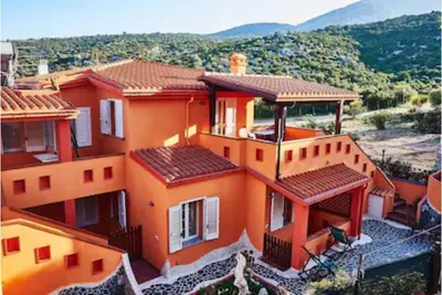 Image de Cala Gonone, Pt Casa i Pini, with giadino and parking.