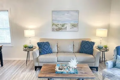 Image de The Gathering Place - 1 Block from Beach!