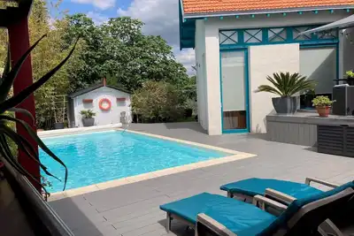 Image de Very pleasant bed and breakfast in a villa with swimming pool