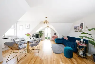 Image de Luxury Penthouse ~ Super King Bed, 5 min to Beach