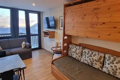 Image de 10m du centre station, vue montagne, balcon, télévision, casier à ski, 26m², La Plagne