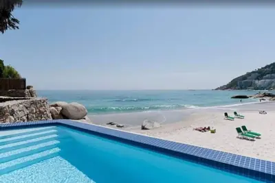 Image de Award Winning Clifton Bungalow. Unparalleled!