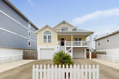 Image de Stunning 2nd-row home steps from beach - ocean-view decks, Ac, walk to boardwalk