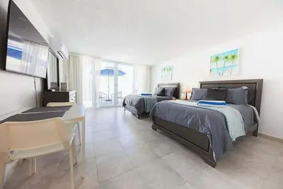 Image de Steps from Beach Studio w/Parking @ Esj Towers