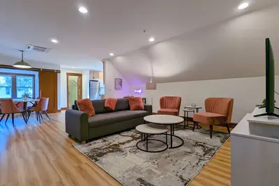 Image de Newberg Wine Country Suites: Rose Room - Sophisticated, Playful, Designer Suite