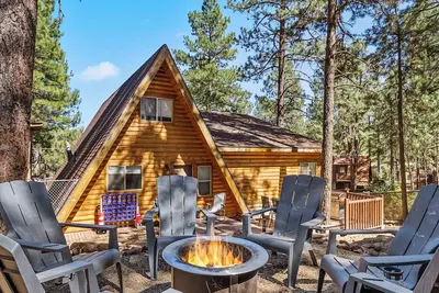 Image de Nakai Trail Vacation Rental | 4-Br A-Frame in Kachina Village, Flagstaff | Loft • Firepit  • Game Rm • Sauna • New Bathroom