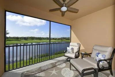 Image de Golf & Water Views, 2nd Flr, 2 bd + office, garage