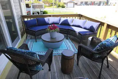 Image de 41 Tupper Ave- Renovated Pet-friendly Home, . 3 Miles to Beach, Prime Location